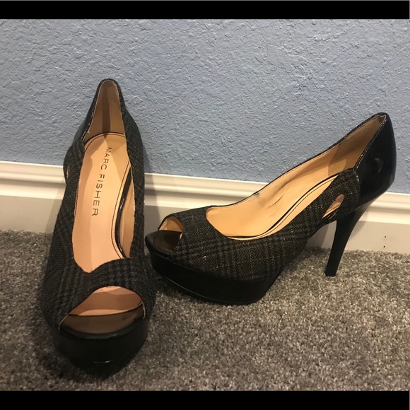 Black and gray plaid shoe - Picture 1 of 9